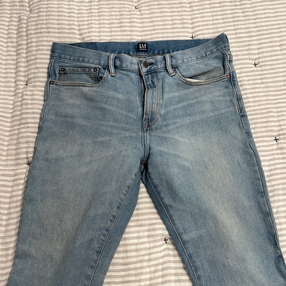 Men’s Gap Denim Jeans - light wash, EUC!